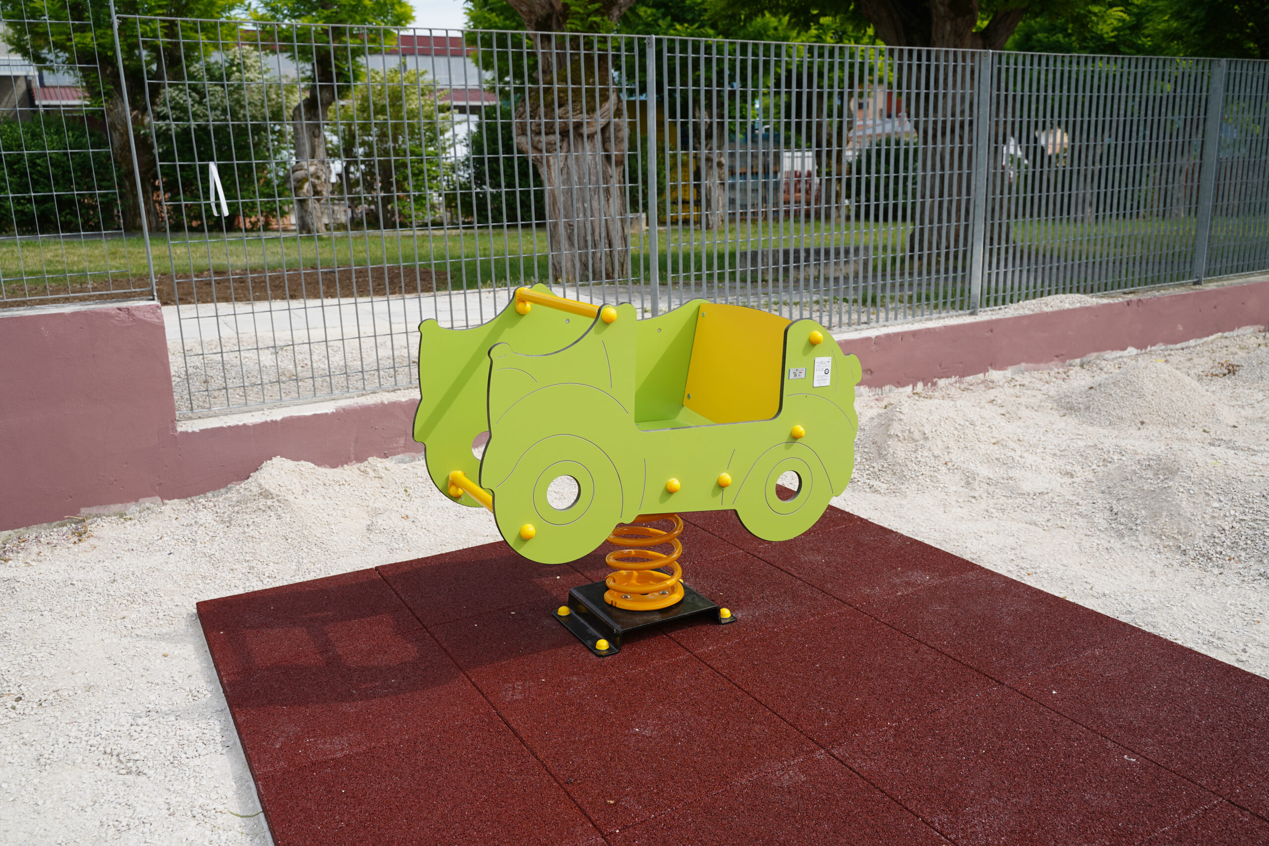 Giochi a molla e bilici in legno